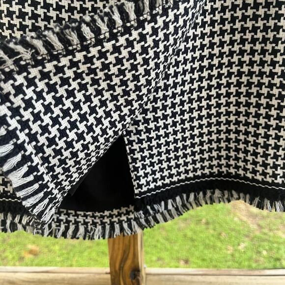 Talbots Black And White Tweed Mini Skirt Fringe Trim Size 2P - Picture 7 of 9